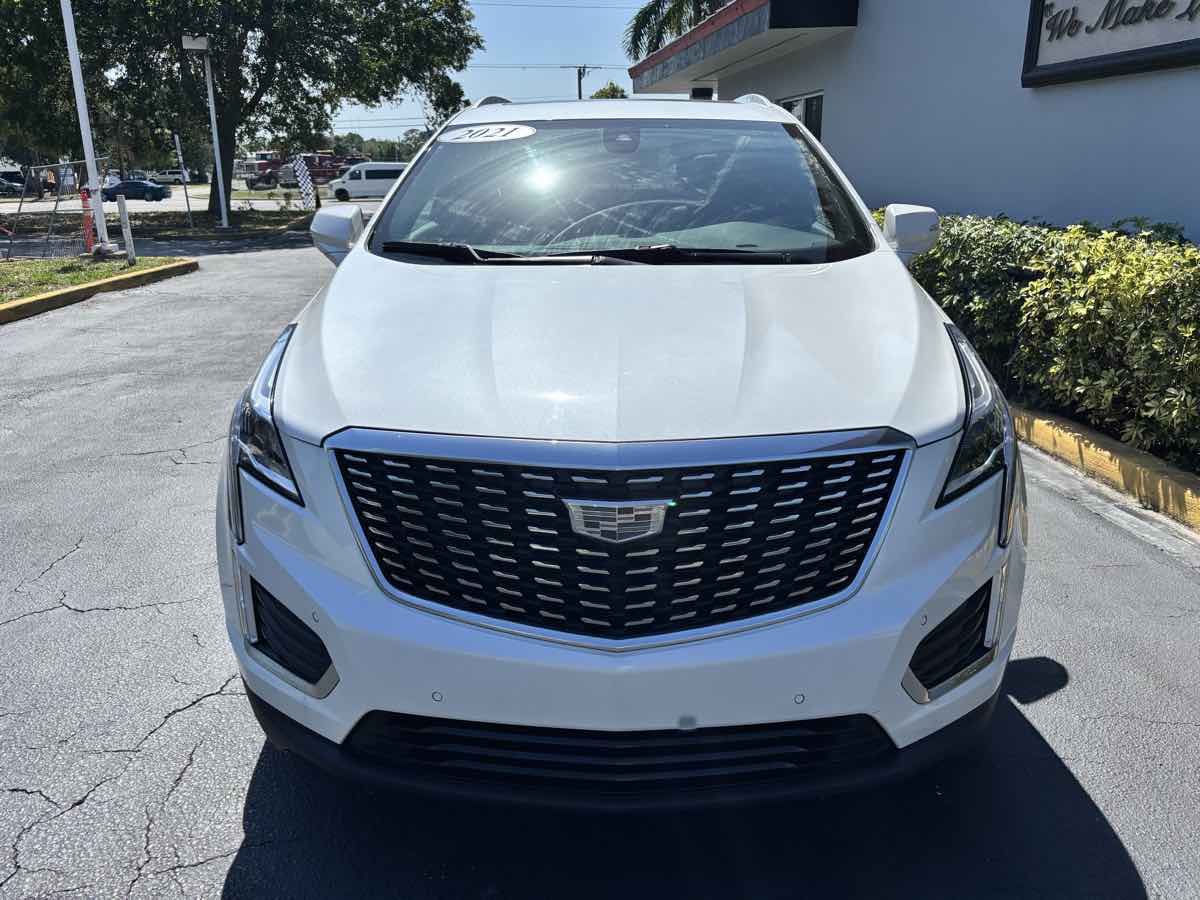 2021 Cadillac XT5 Premium Luxury photo 3
