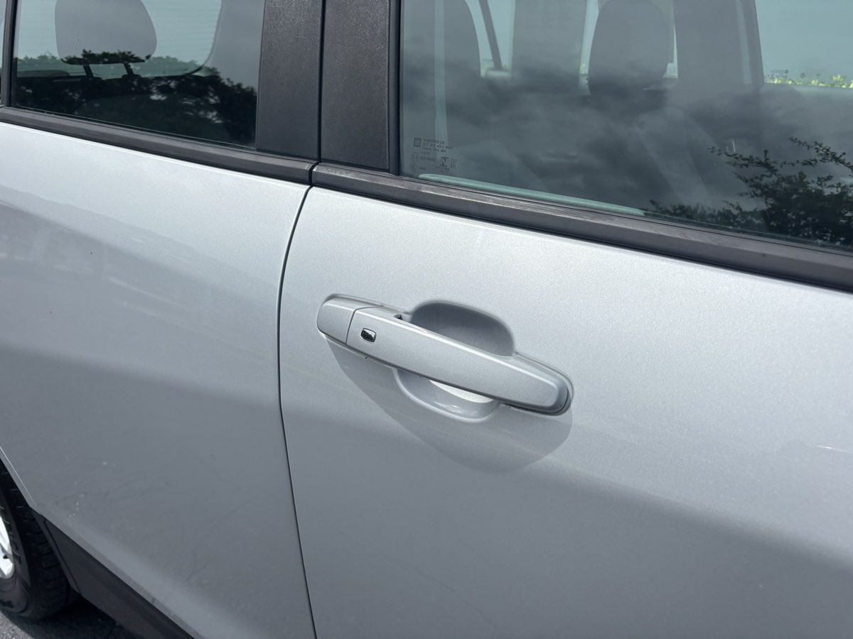 2021 Chevrolet Equinox LS photo 3