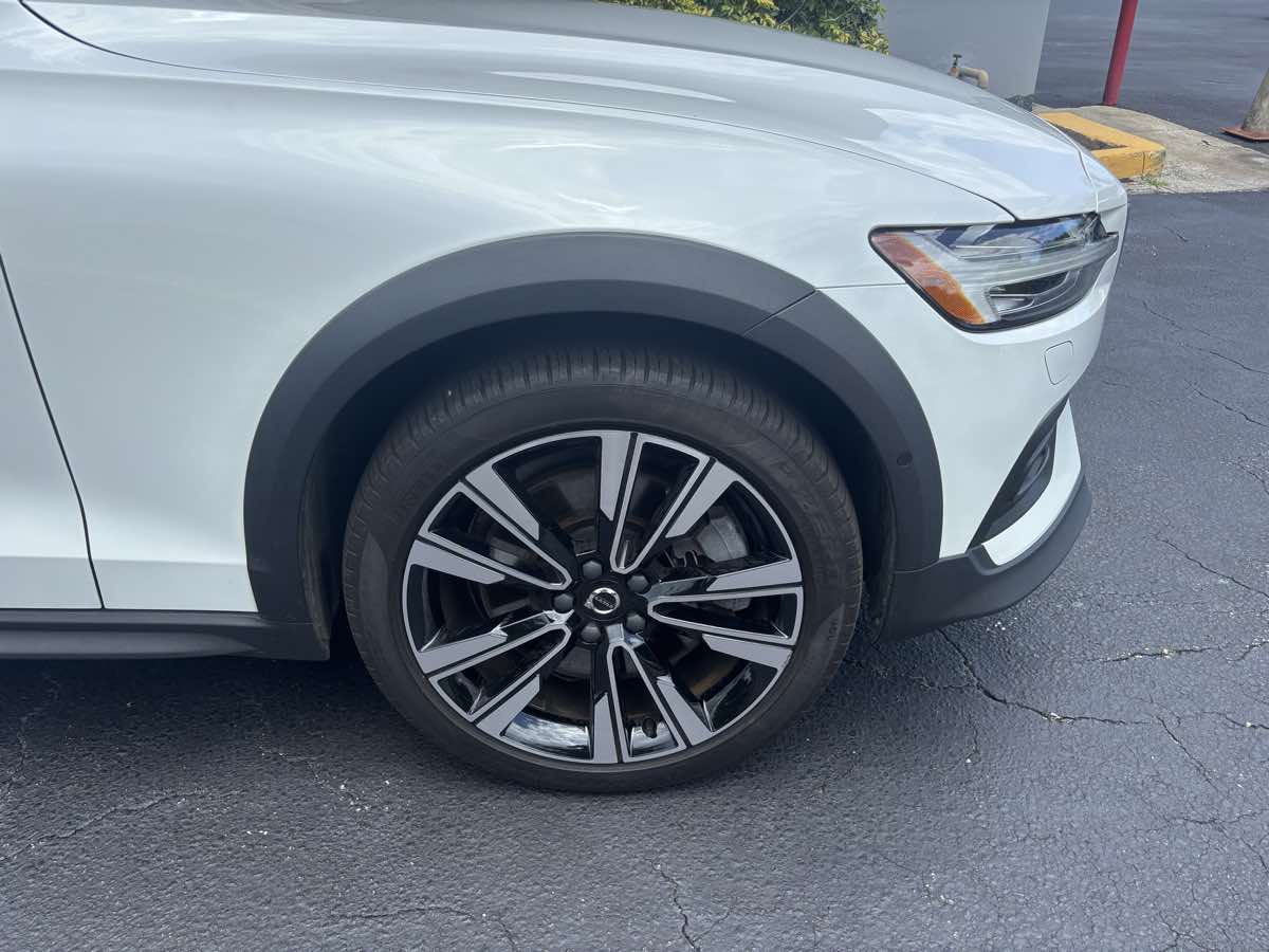 2022 Volvo V60 Cross Country T5 AWD photo 2