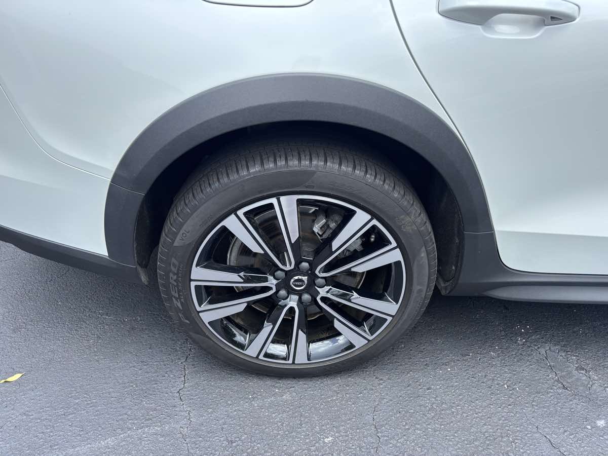 2022 Volvo V60 Cross Country T5 AWD photo 5