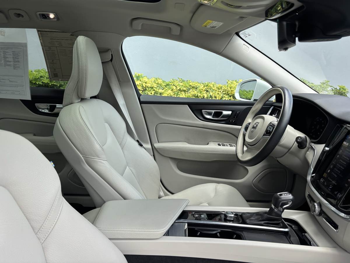 2022 Volvo V60 Cross Country T5 AWD photo 6