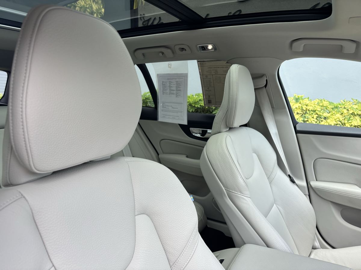 2022 Volvo V60 Cross Country T5 AWD photo 7