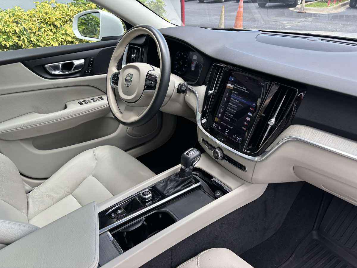 2022 Volvo V60 Cross Country T5 AWD photo 9