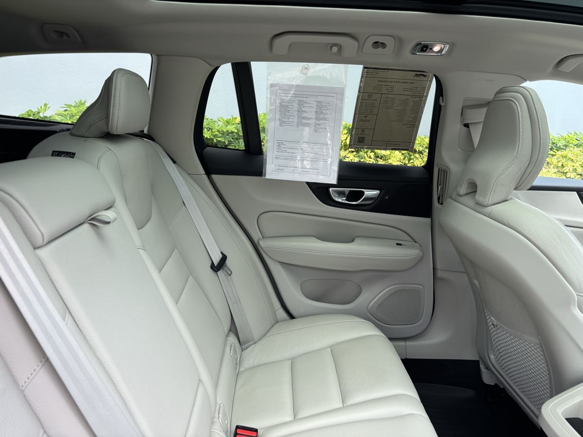 2022 Volvo V60 Cross Country T5 AWD photo 11