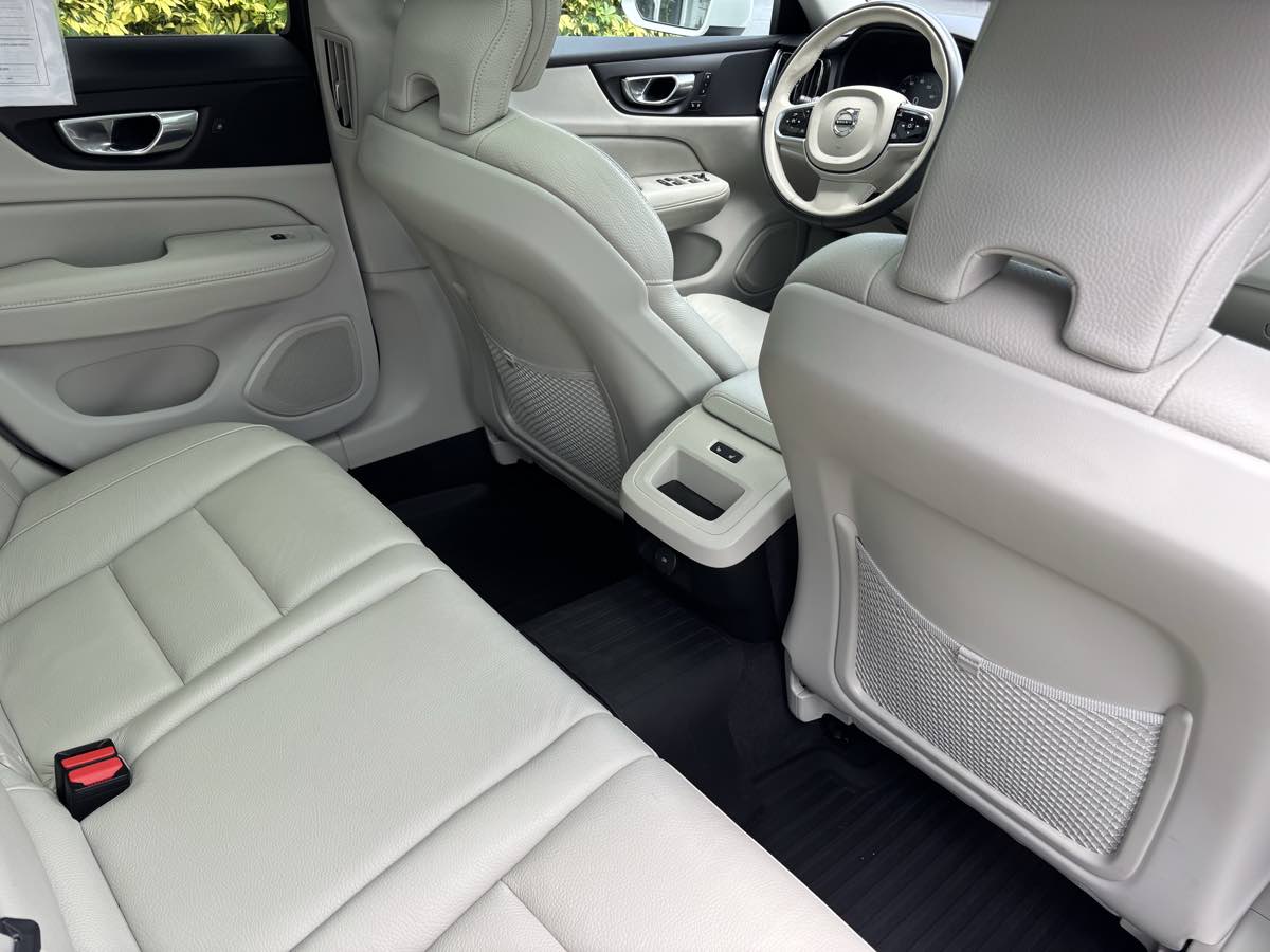 2022 Volvo V60 Cross Country T5 AWD photo 13