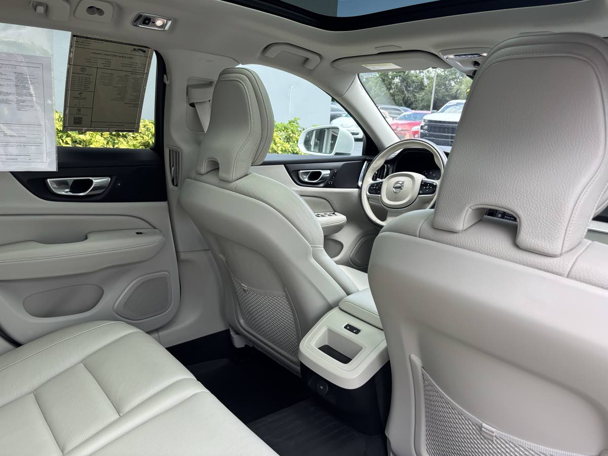 2022 Volvo V60 Cross Country T5 AWD photo 14