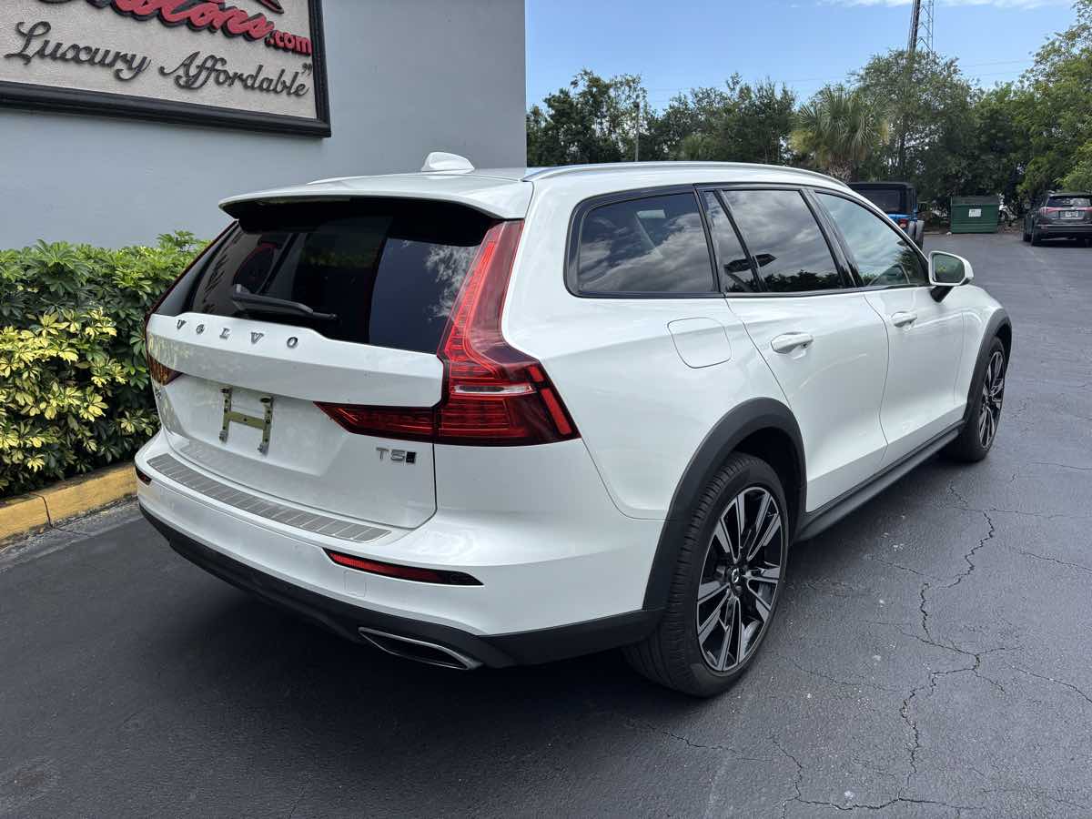 2022 Volvo V60 Cross Country T5 AWD photo 16