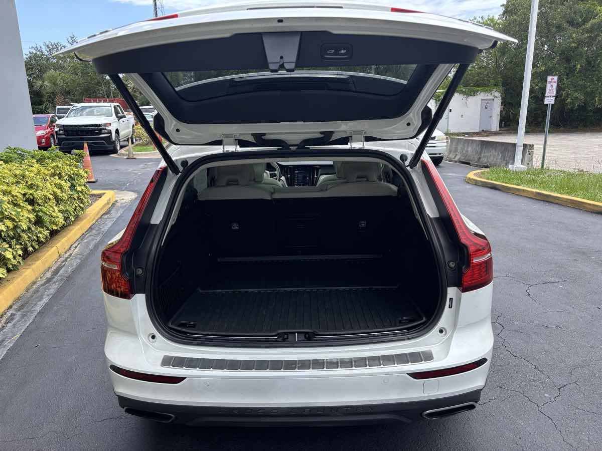 2022 Volvo V60 Cross Country T5 AWD photo 17