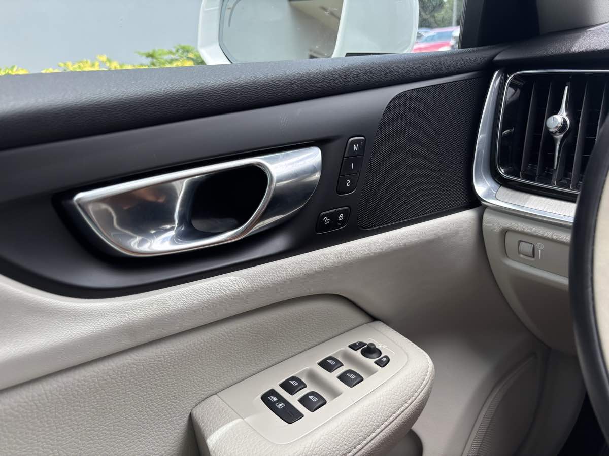 2022 Volvo V60 Cross Country T5 AWD photo 28