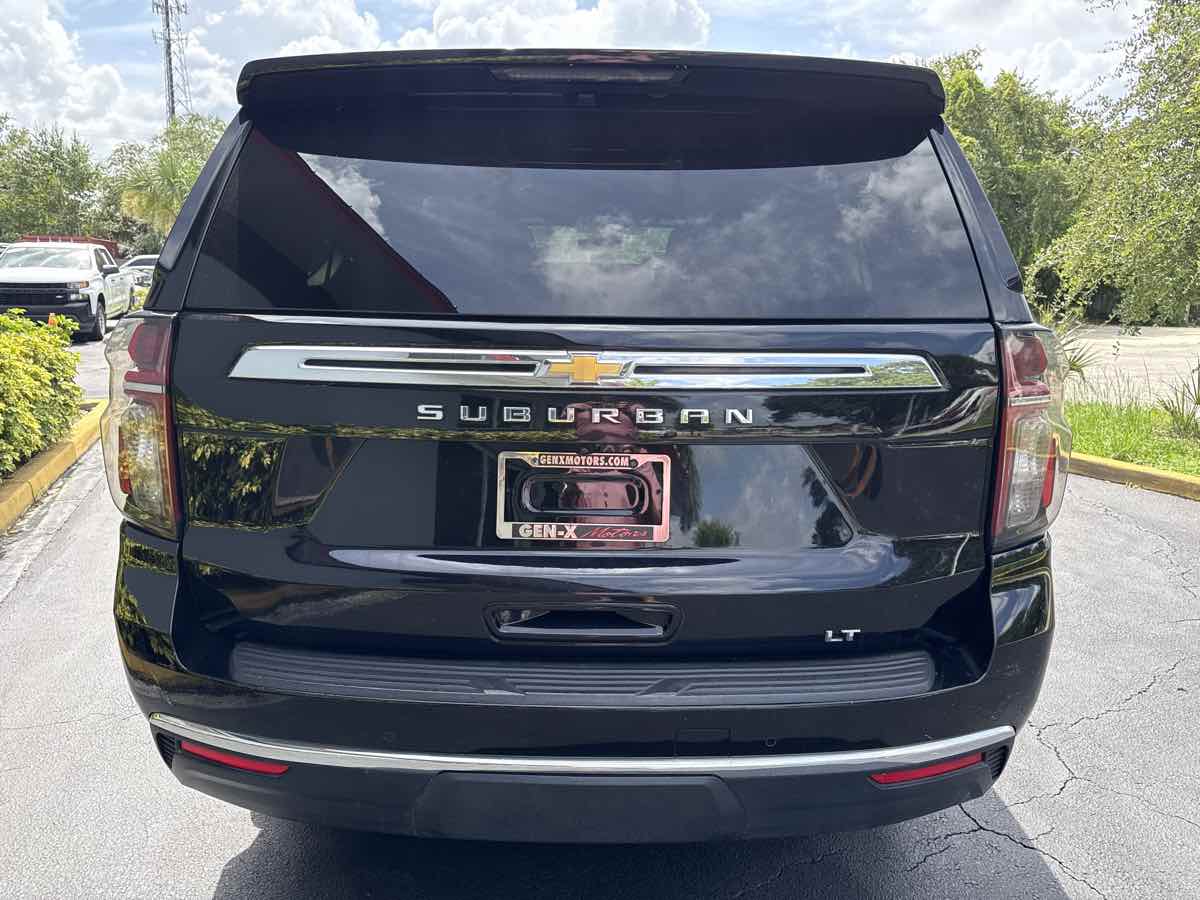 2023 Chevrolet Suburban LT photo 5