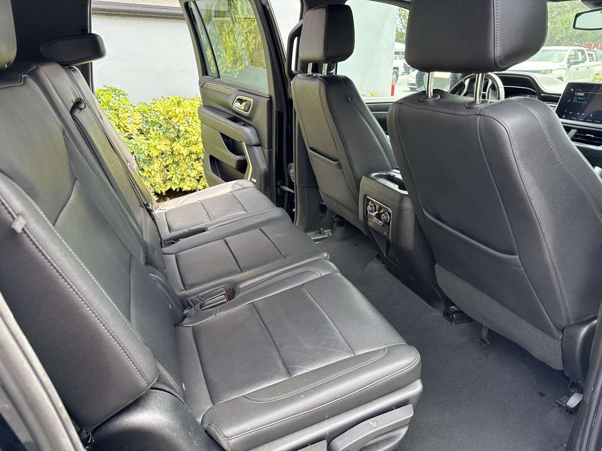 2023 Chevrolet Suburban LT photo 17