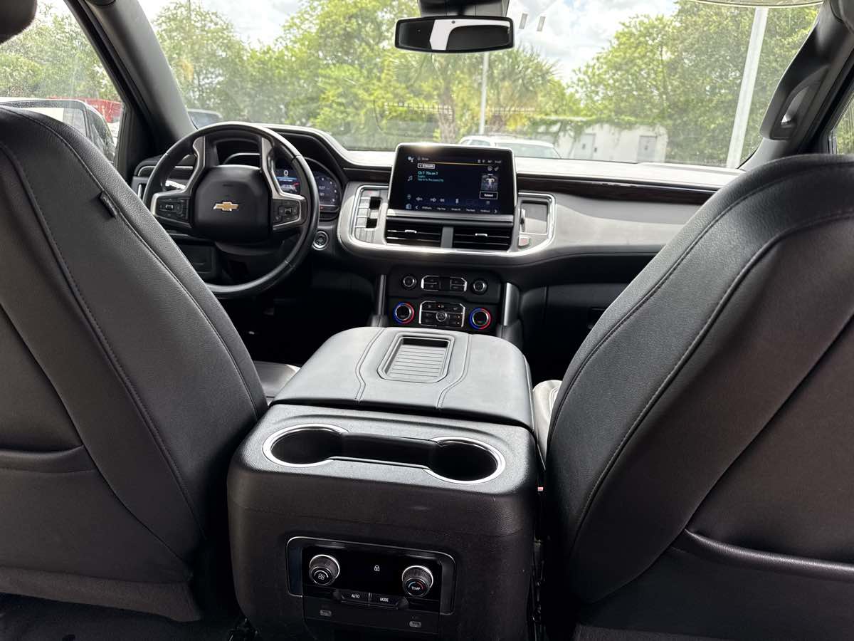 2023 Chevrolet Suburban LT photo 18