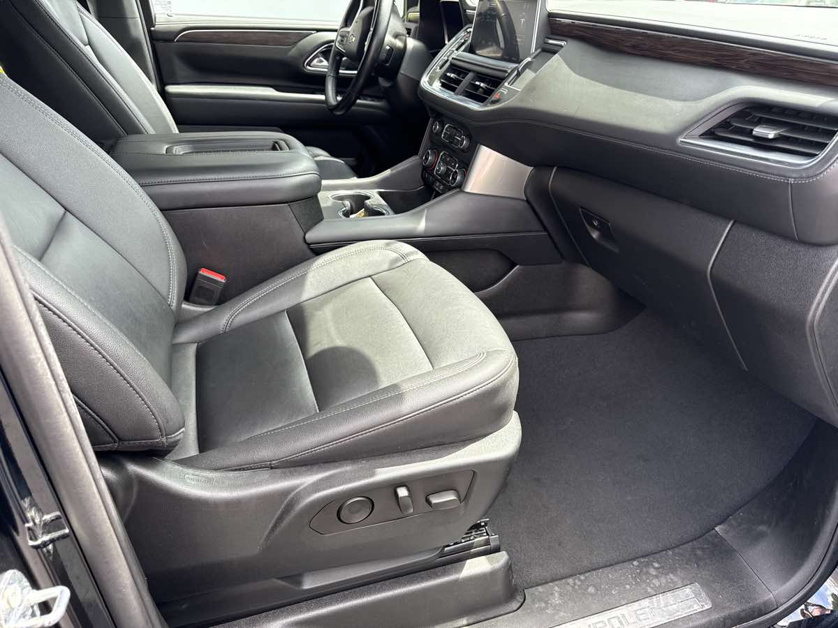 2023 Chevrolet Suburban LT photo 20