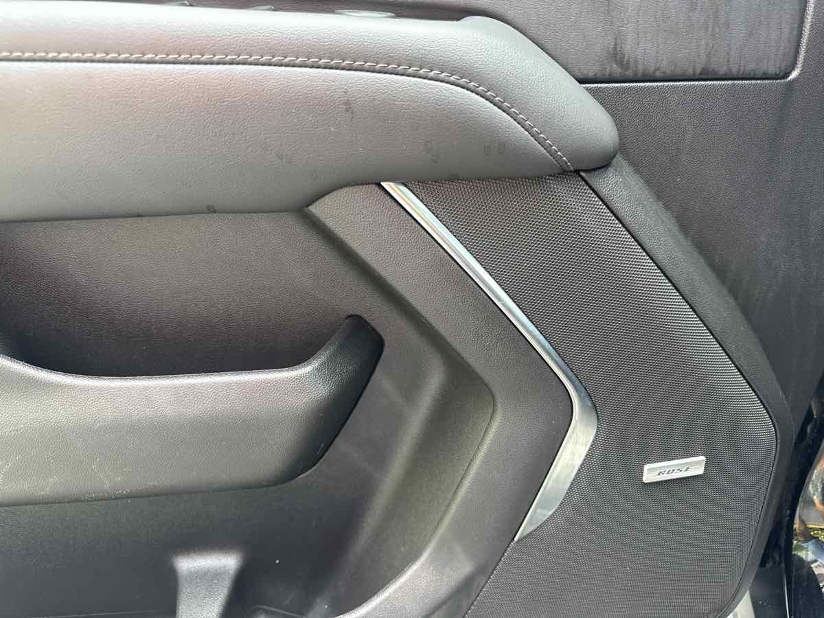 2023 Chevrolet Suburban LT photo 21