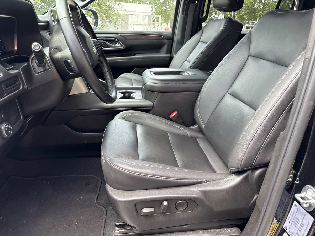 2023 Chevrolet Suburban LT photo 22