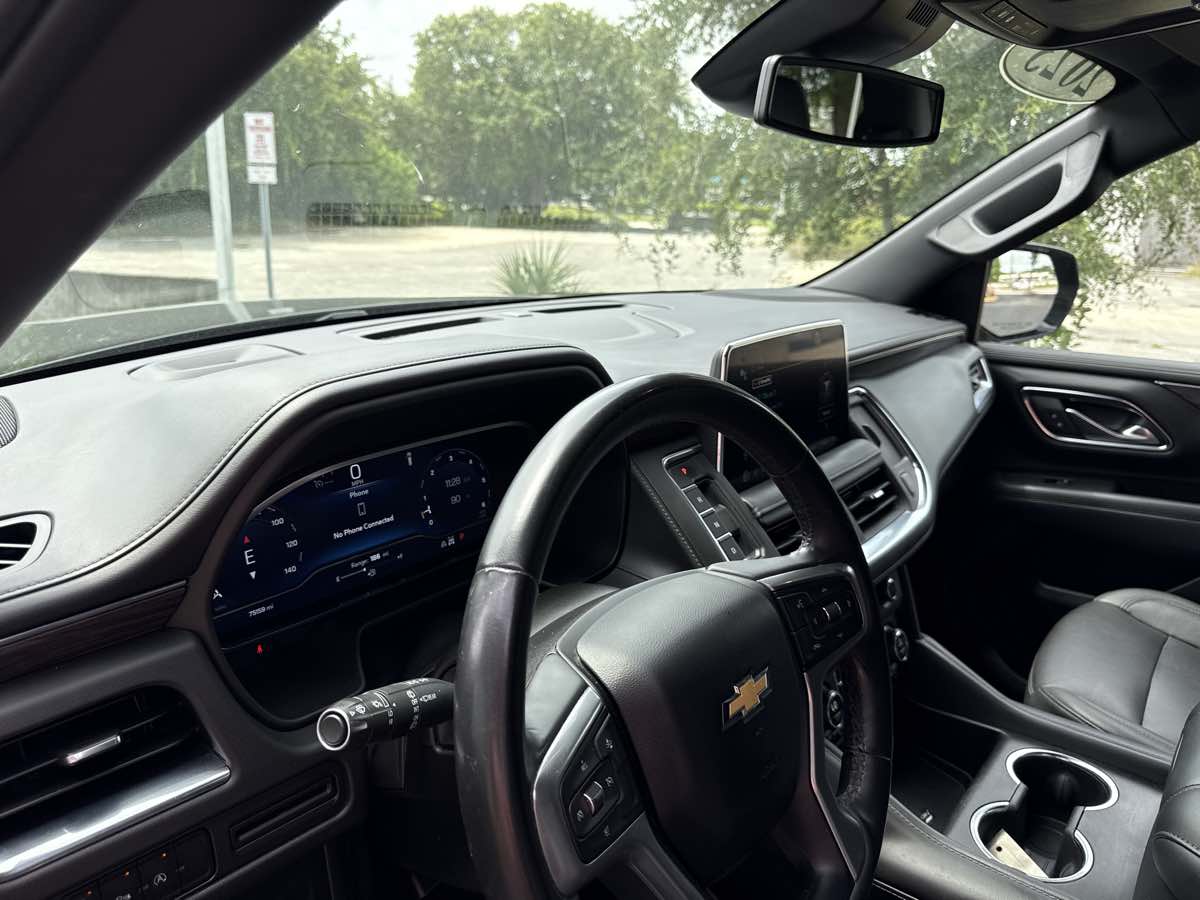 2023 Chevrolet Suburban LT photo 23
