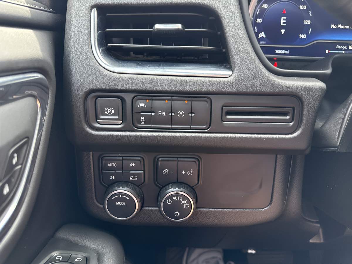 2023 Chevrolet Suburban LT photo 28