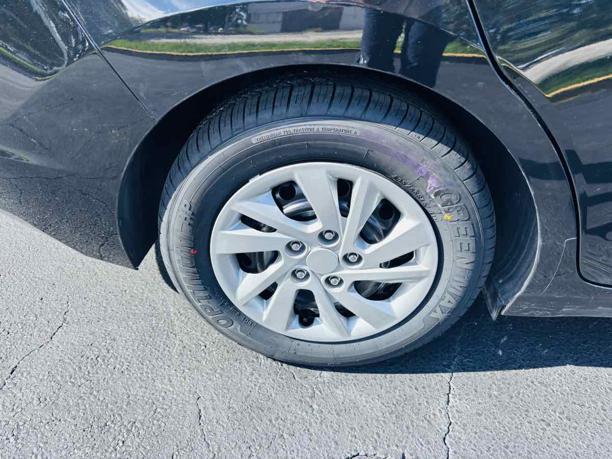2020 Hyundai Elantra SE photo 2