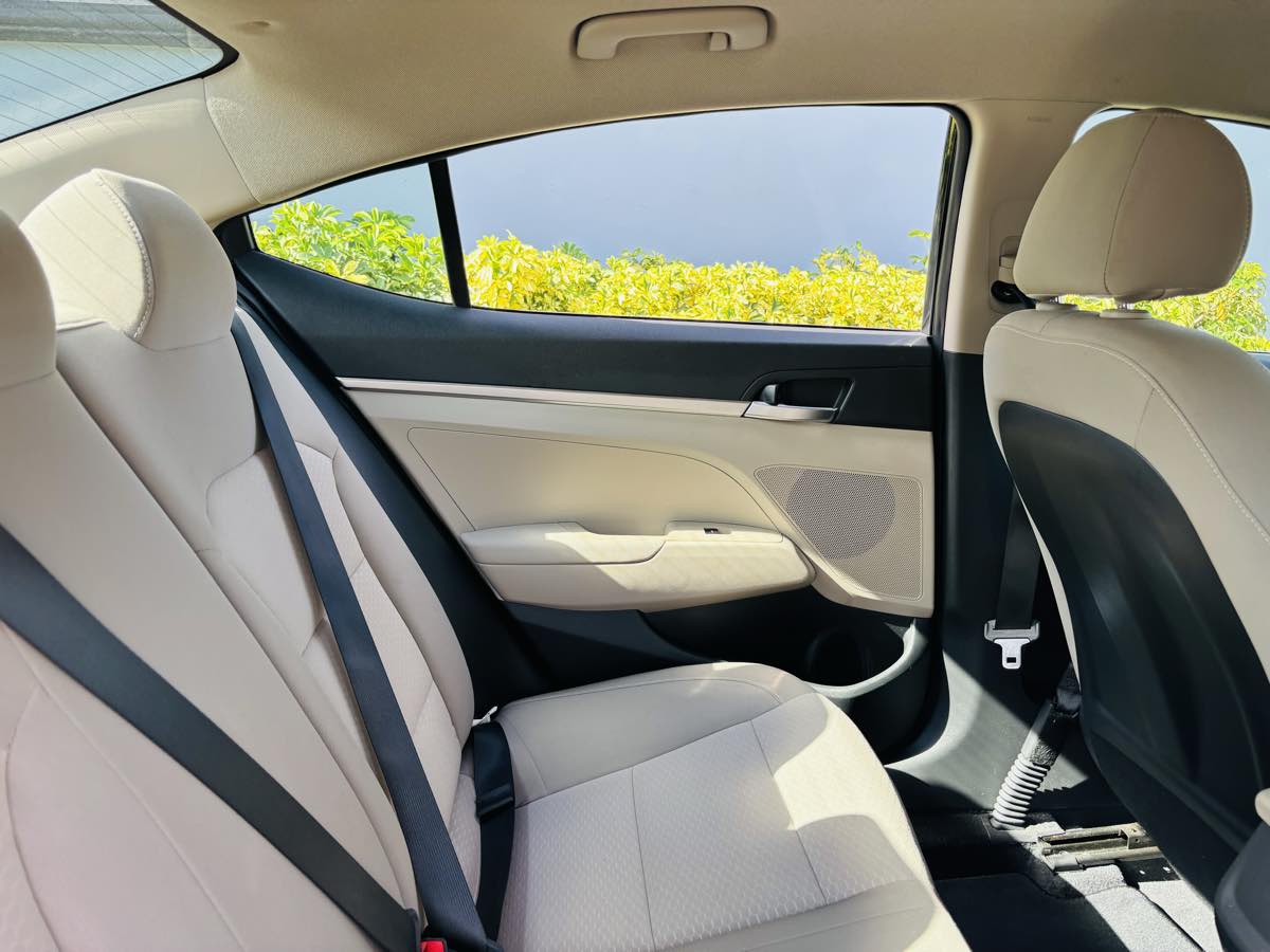 2020 Hyundai Elantra SE photo 3