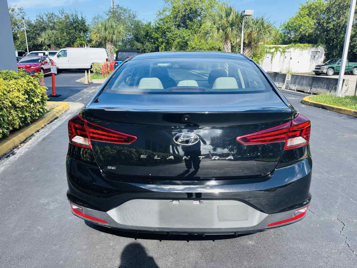 2020 Hyundai Elantra SE photo 6