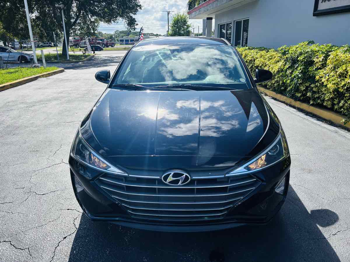 2020 Hyundai Elantra SE photo 9