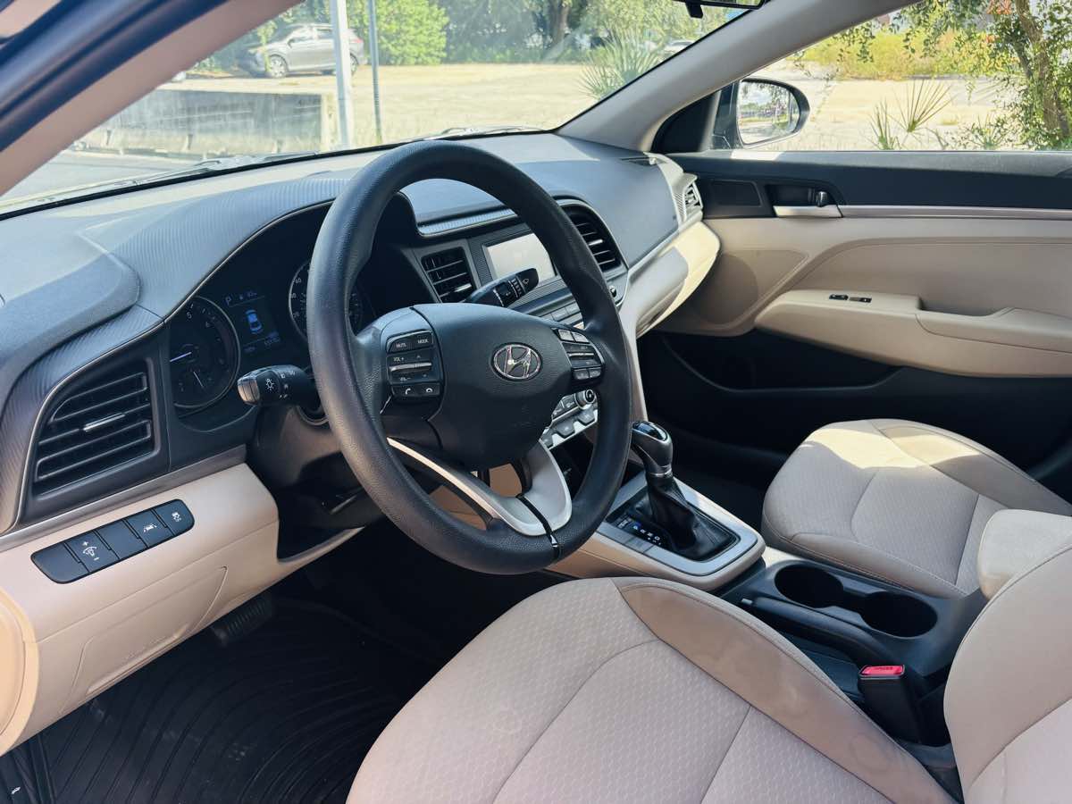 2020 Hyundai Elantra SE photo 10