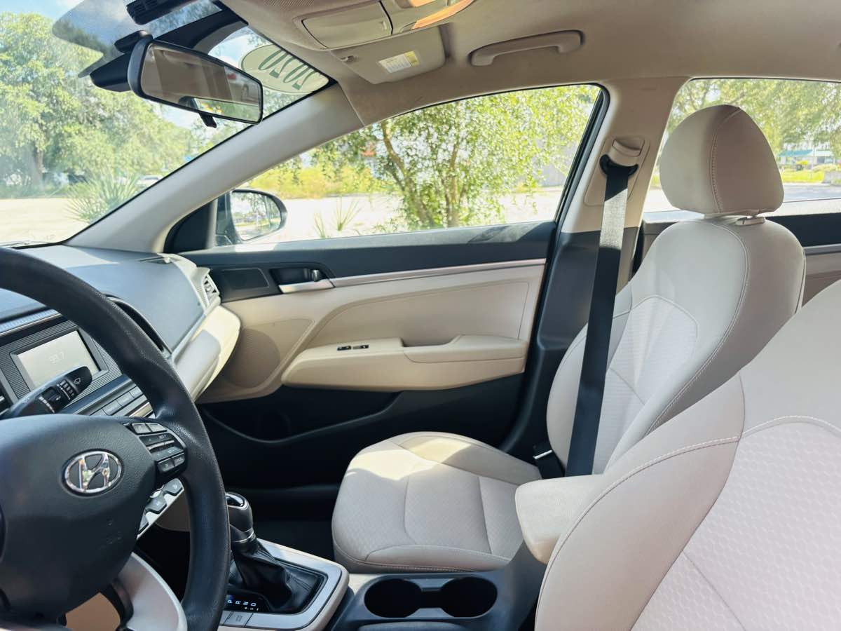 2020 Hyundai Elantra SE photo 11