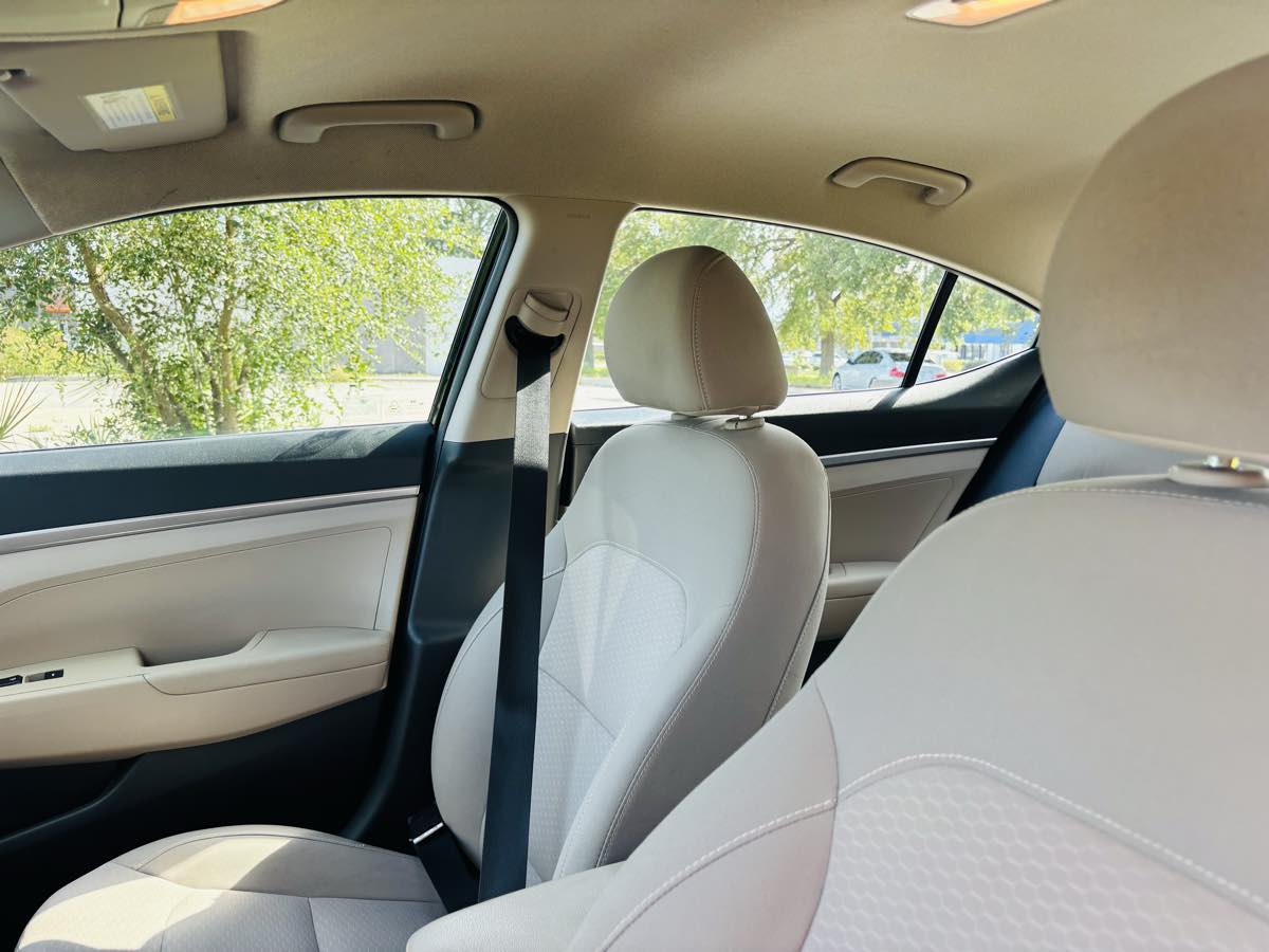 2020 Hyundai Elantra SE photo 12