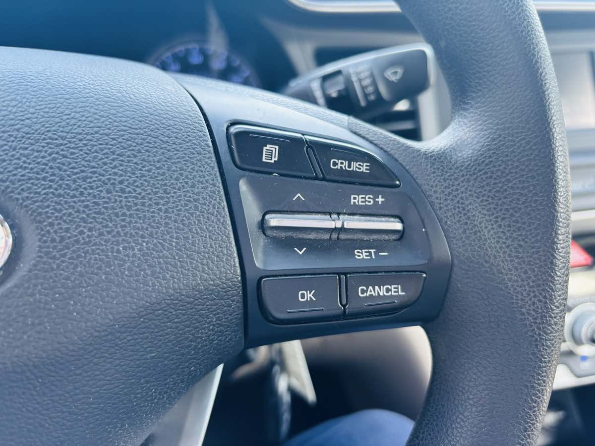 2020 Hyundai Elantra SE photo 14