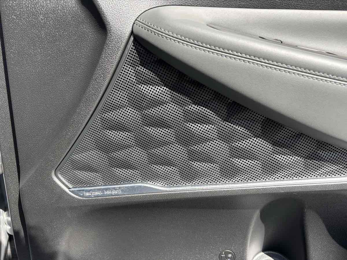 2023 Hyundai Santa Fe Limited photo 9