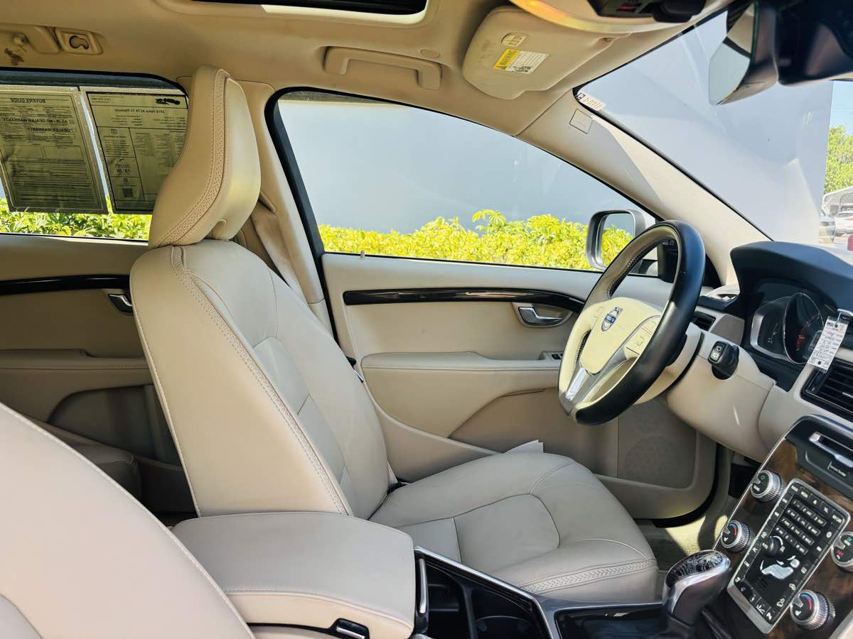 2016 Volvo XC70 T5 Platinum photo 2