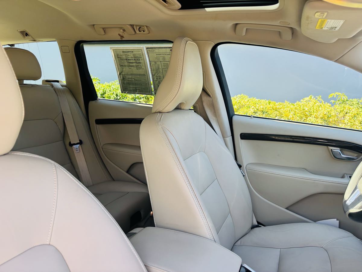 2016 Volvo XC70 T5 Platinum photo 3