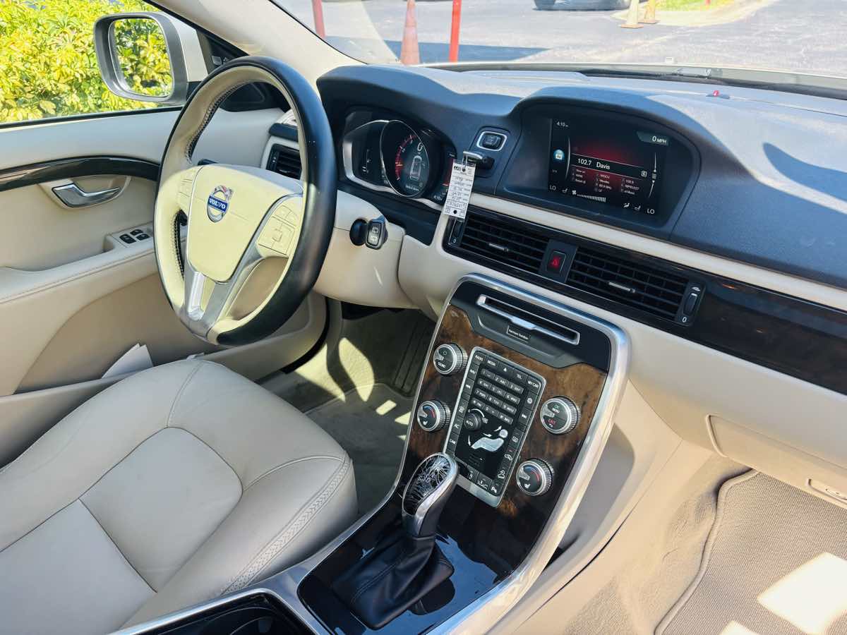 2016 Volvo XC70 T5 Platinum photo 6