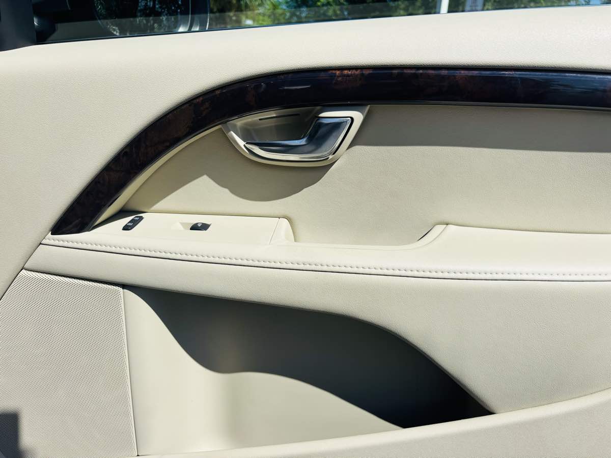 2016 Volvo XC70 T5 Platinum photo 7