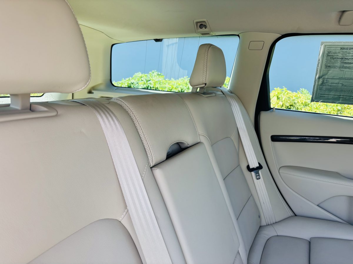 2016 Volvo XC70 T5 Platinum photo 9