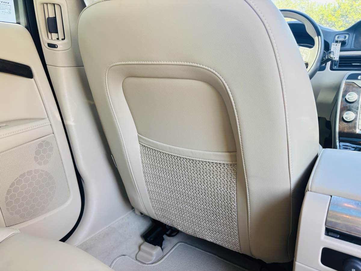 2016 Volvo XC70 T5 Platinum photo 10