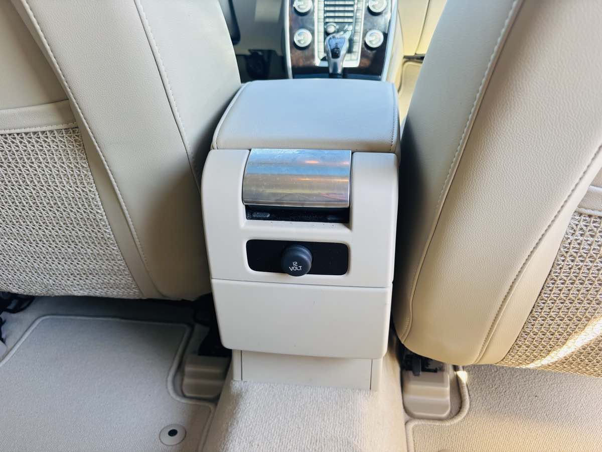2016 Volvo XC70 T5 Platinum photo 11