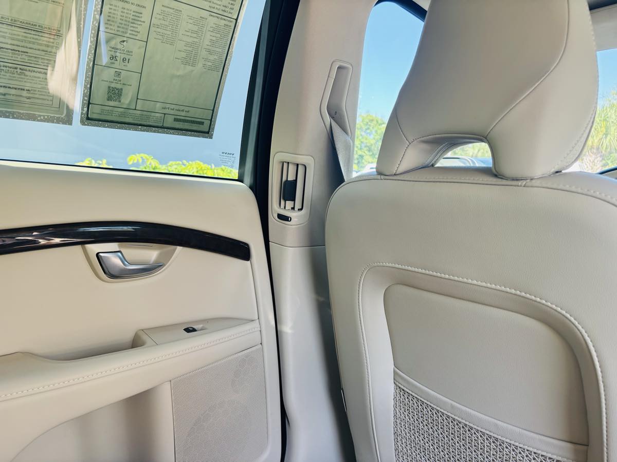 2016 Volvo XC70 T5 Platinum photo 13