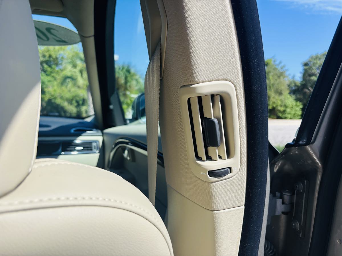 2016 Volvo XC70 T5 Platinum photo 14