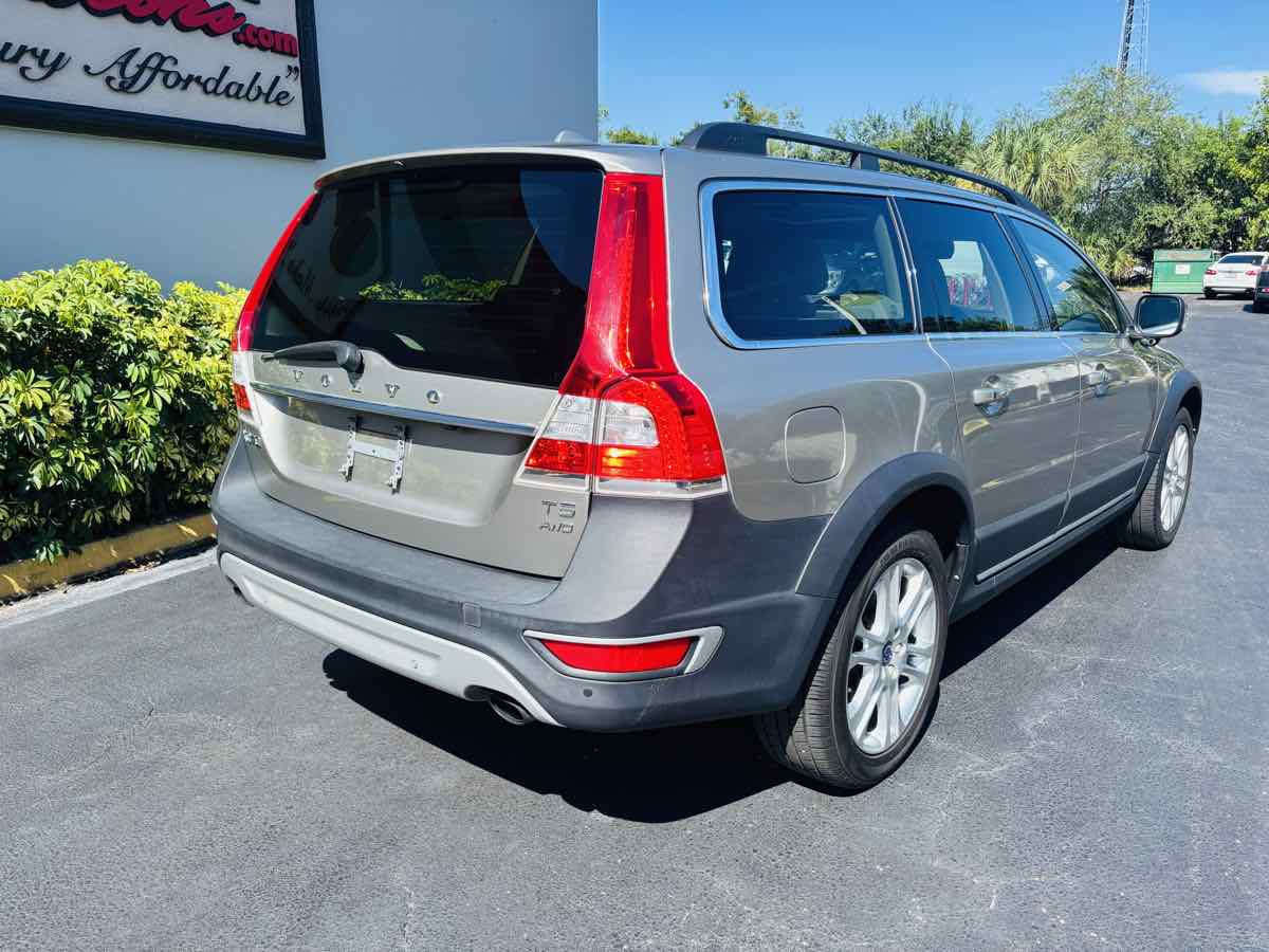 2016 Volvo XC70 T5 Platinum photo 15