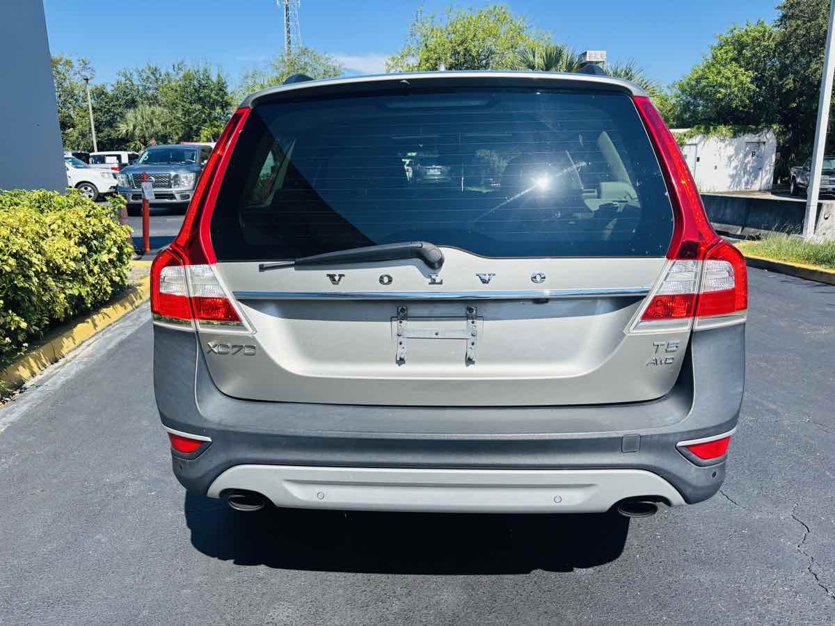 2016 Volvo XC70 T5 Platinum photo 16