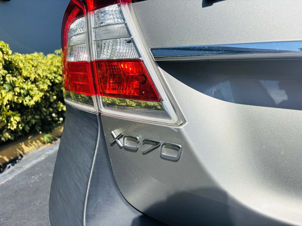 2016 Volvo XC70 T5 Platinum photo 17