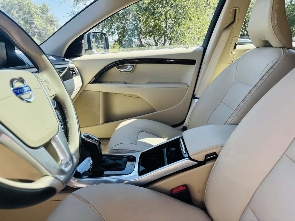 2016 Volvo XC70 T5 Platinum photo 26