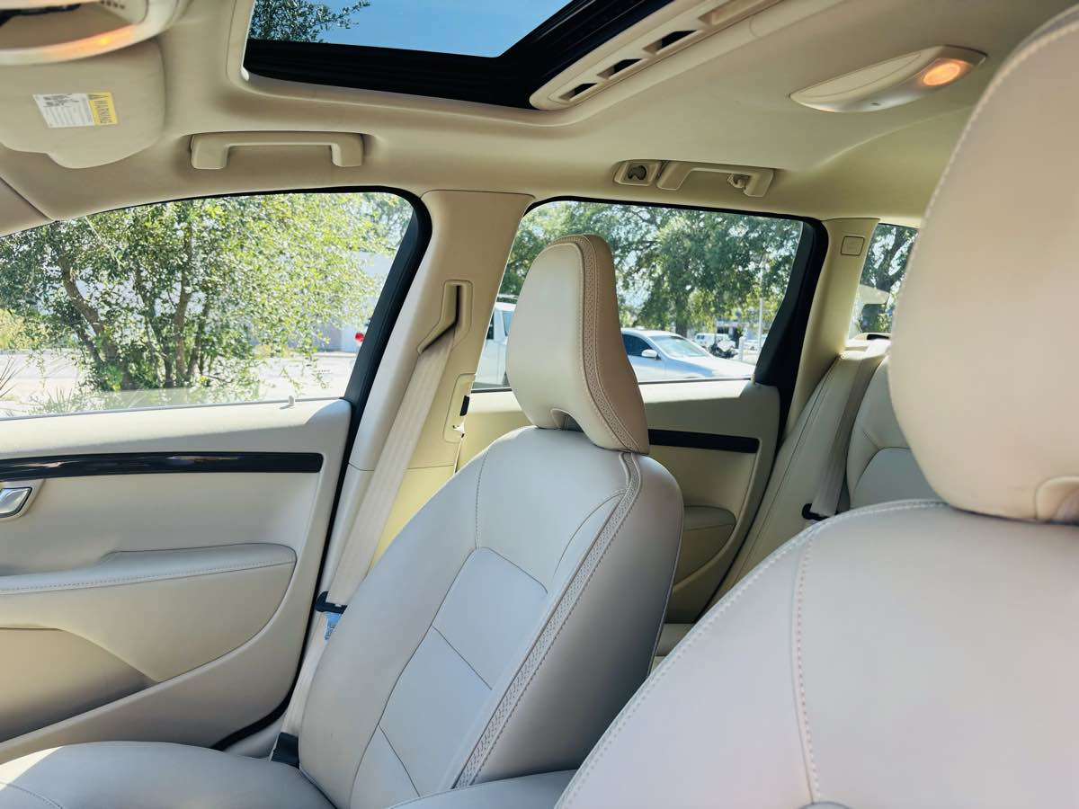 2016 Volvo XC70 T5 Platinum photo 27
