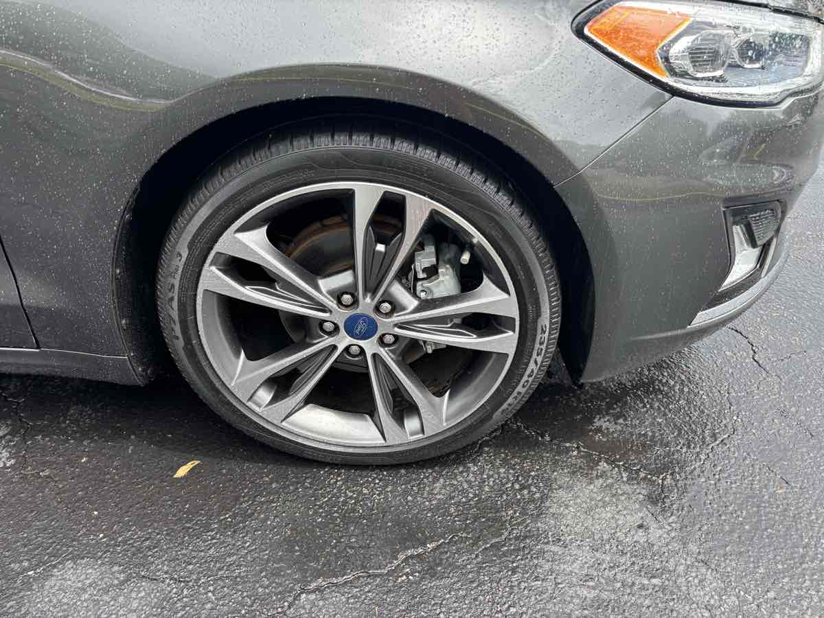 2019 Ford Fusion Titanium photo 3