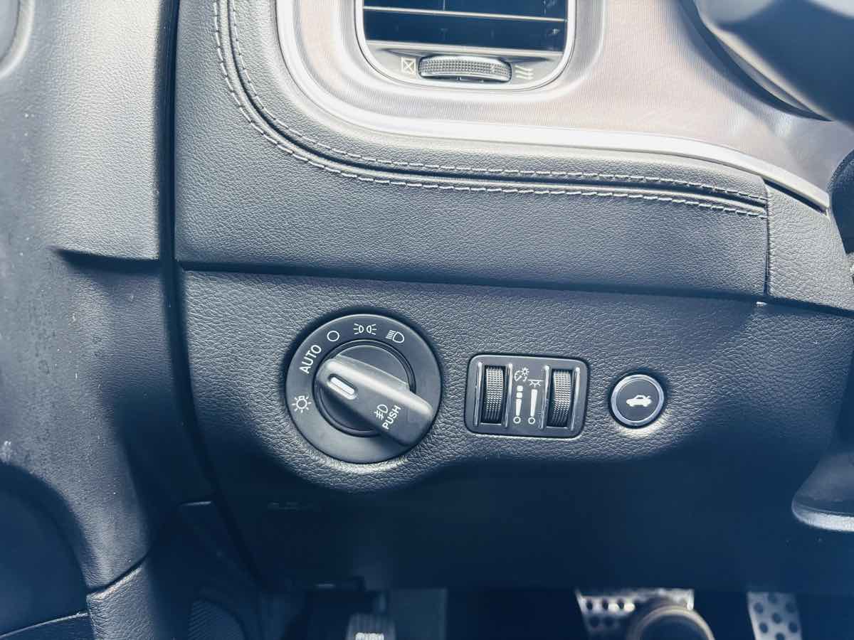 2019 Dodge Charger Scat Pack photo 2