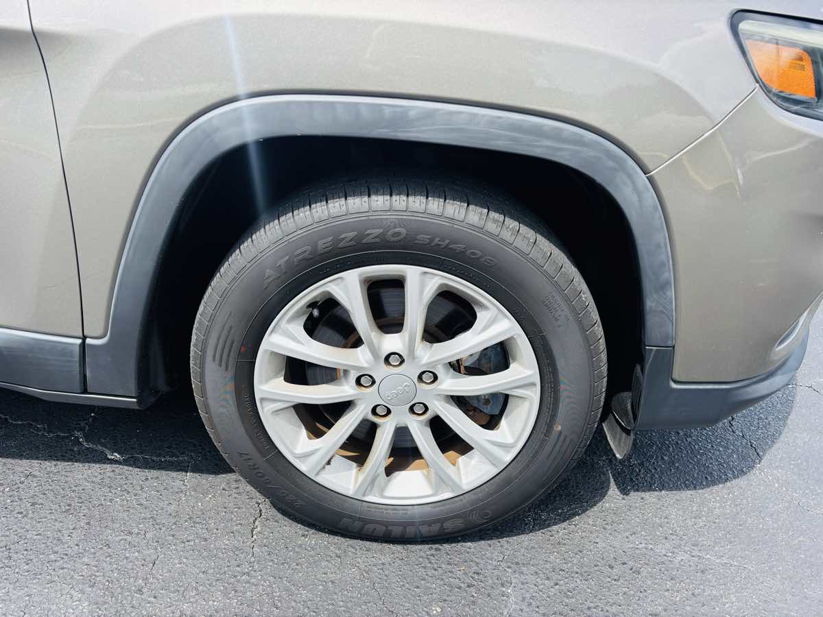 2020 Jeep Cherokee Latitude photo 3