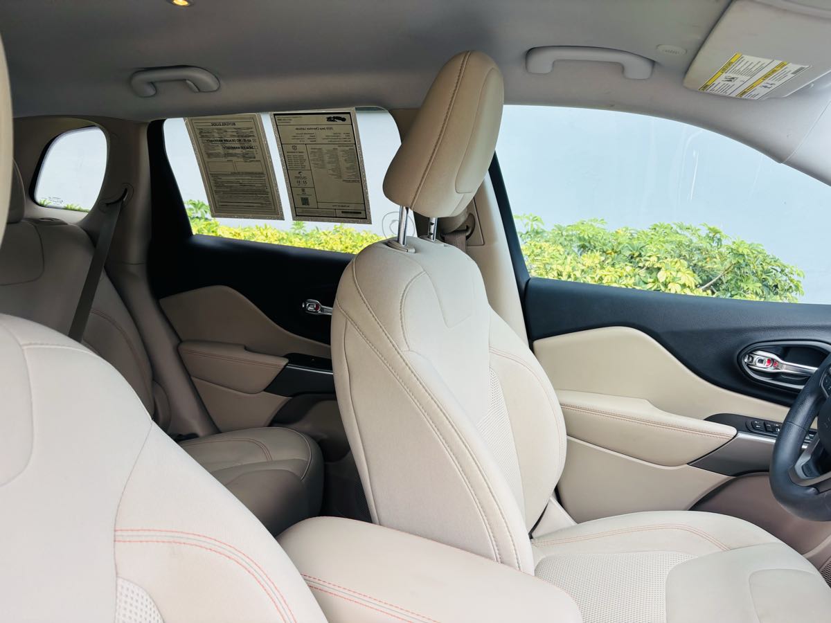 2020 Jeep Cherokee Latitude photo 6