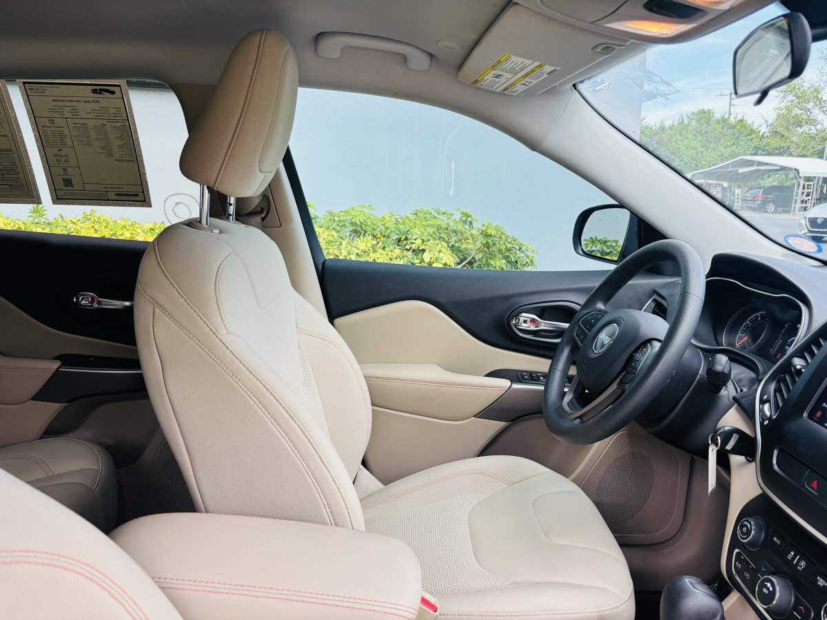 2020 Jeep Cherokee Latitude photo 7