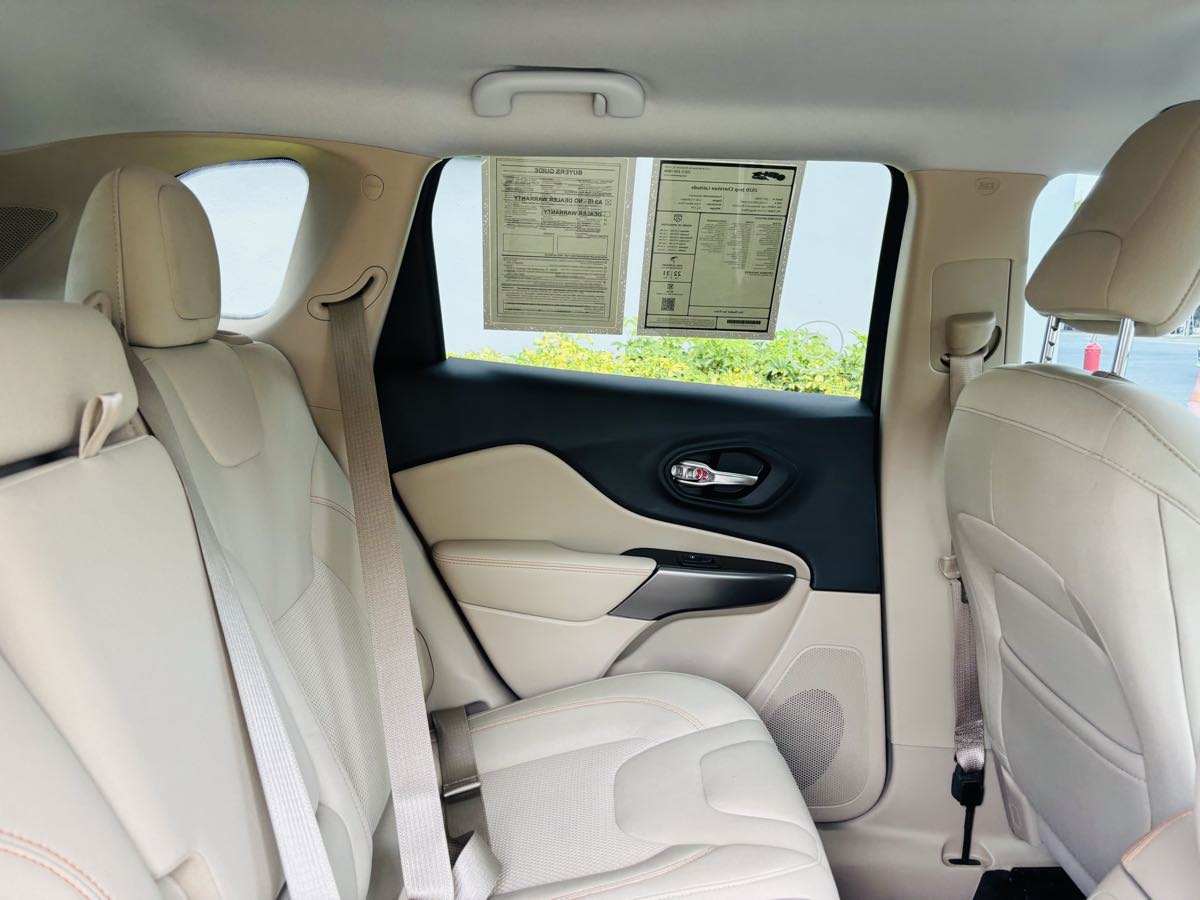 2020 Jeep Cherokee Latitude photo 12